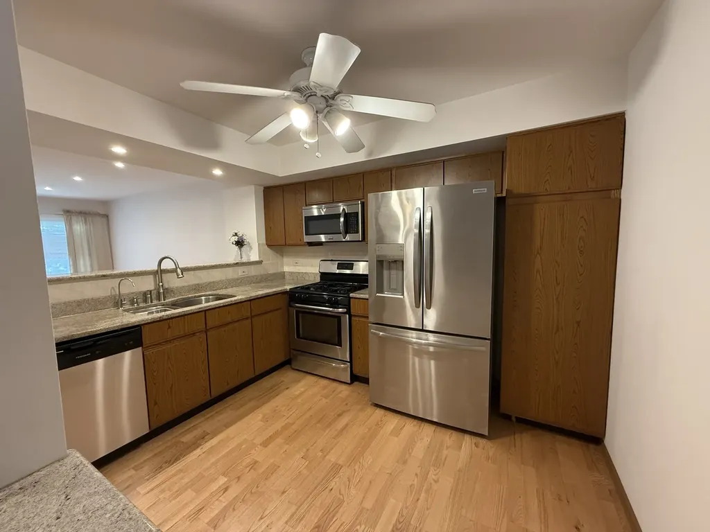 1910 Grove Avenue Schaumburg IL 60193
