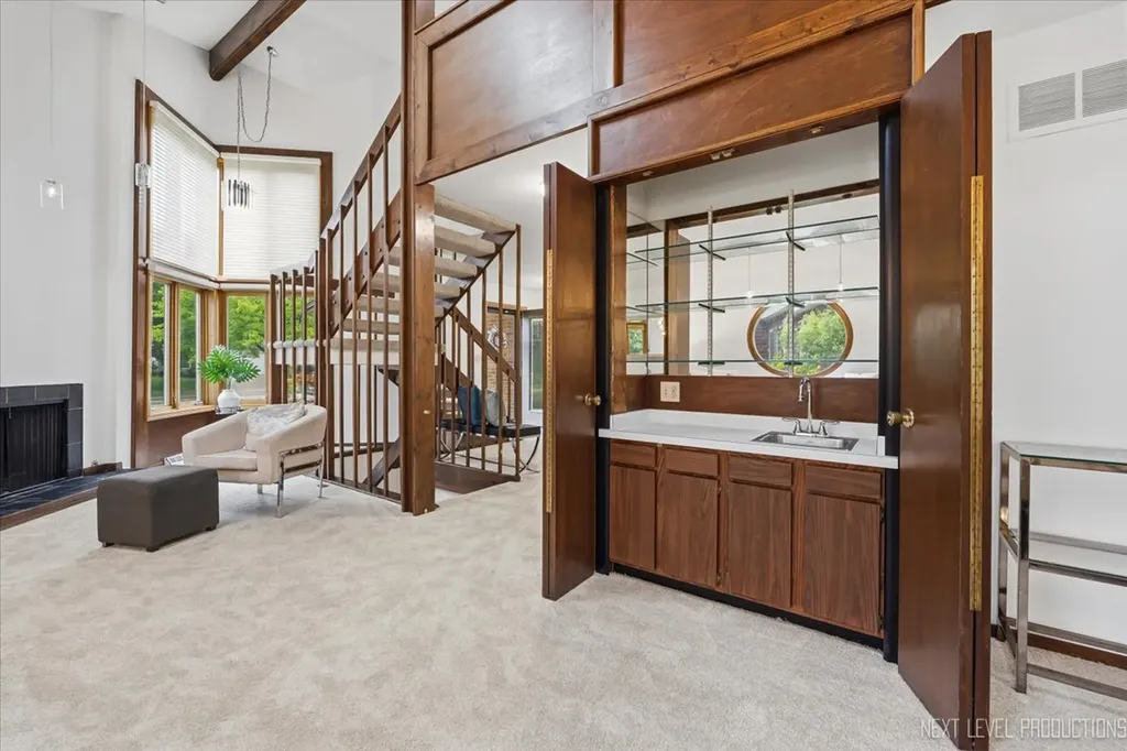 942 Montgomery Court Naperville IL 60540