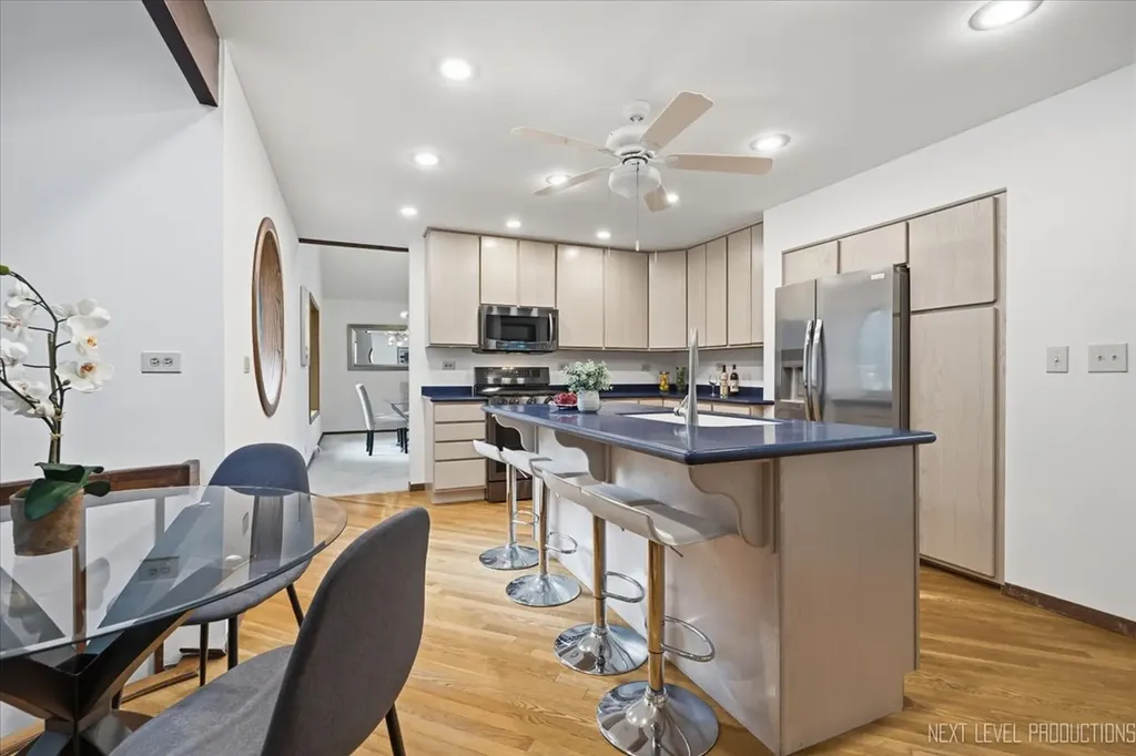 942 Montgomery Court Naperville IL 60540