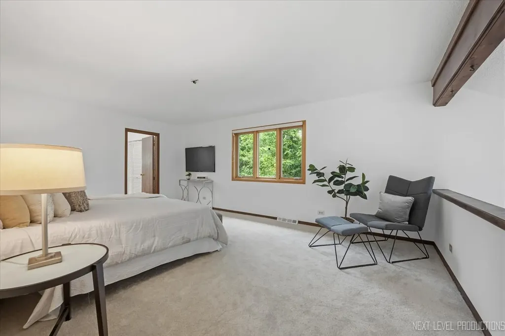 942 Montgomery Court Naperville IL 60540