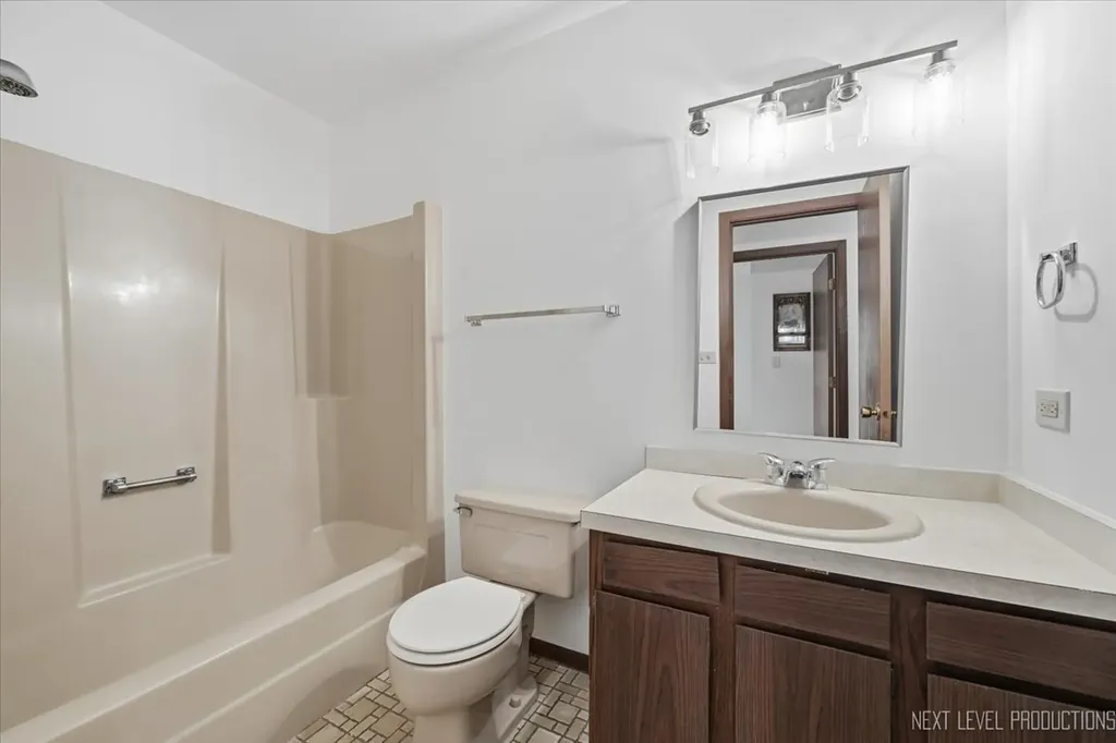 942 Montgomery Court Naperville IL 60540