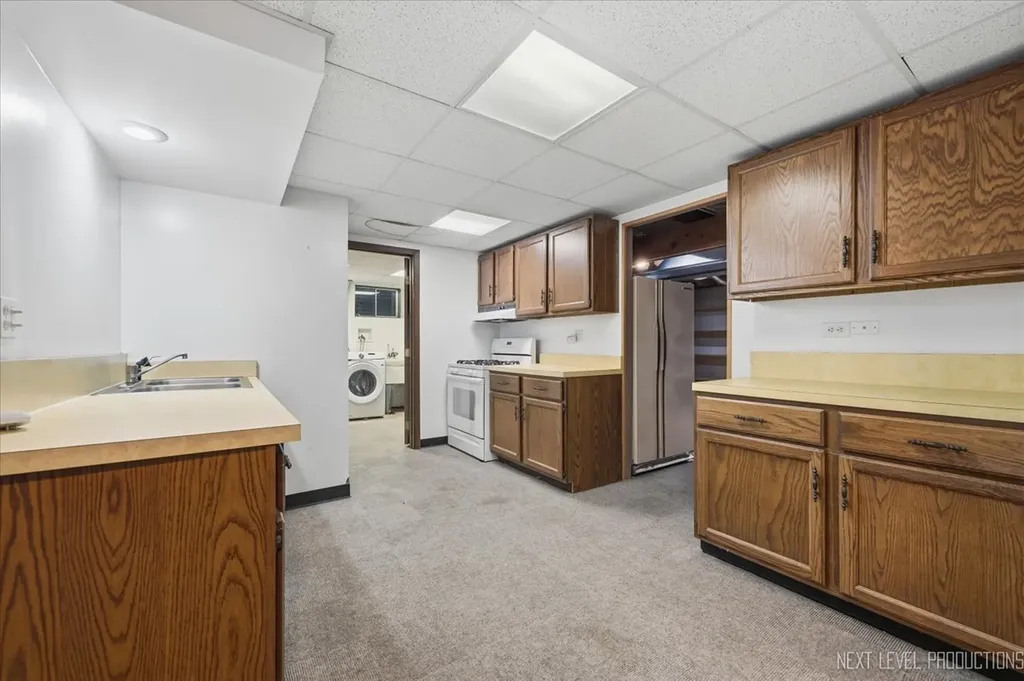 942 Montgomery Court Naperville IL 60540