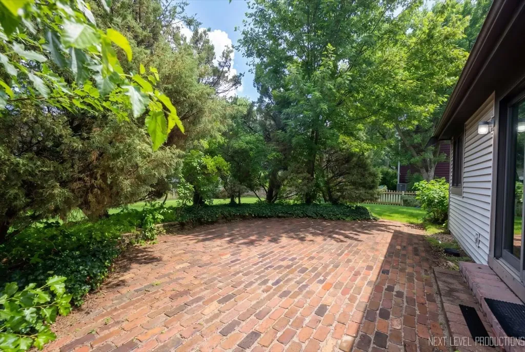942 Montgomery Court Naperville IL 60540