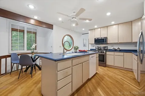 942 Montgomery Court Naperville IL 60540