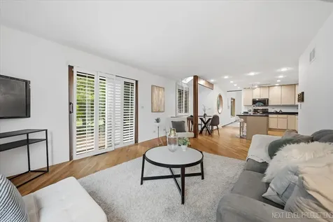 942 Montgomery Court Naperville IL 60540