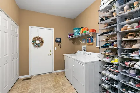 1527 Waterside Drive Dekalb IL 60115
