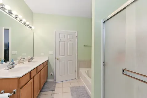 1527 Waterside Drive Dekalb IL 60115