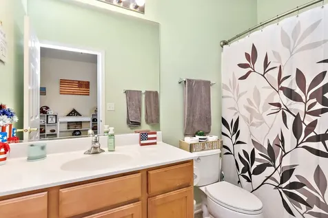1527 Waterside Drive Dekalb IL 60115