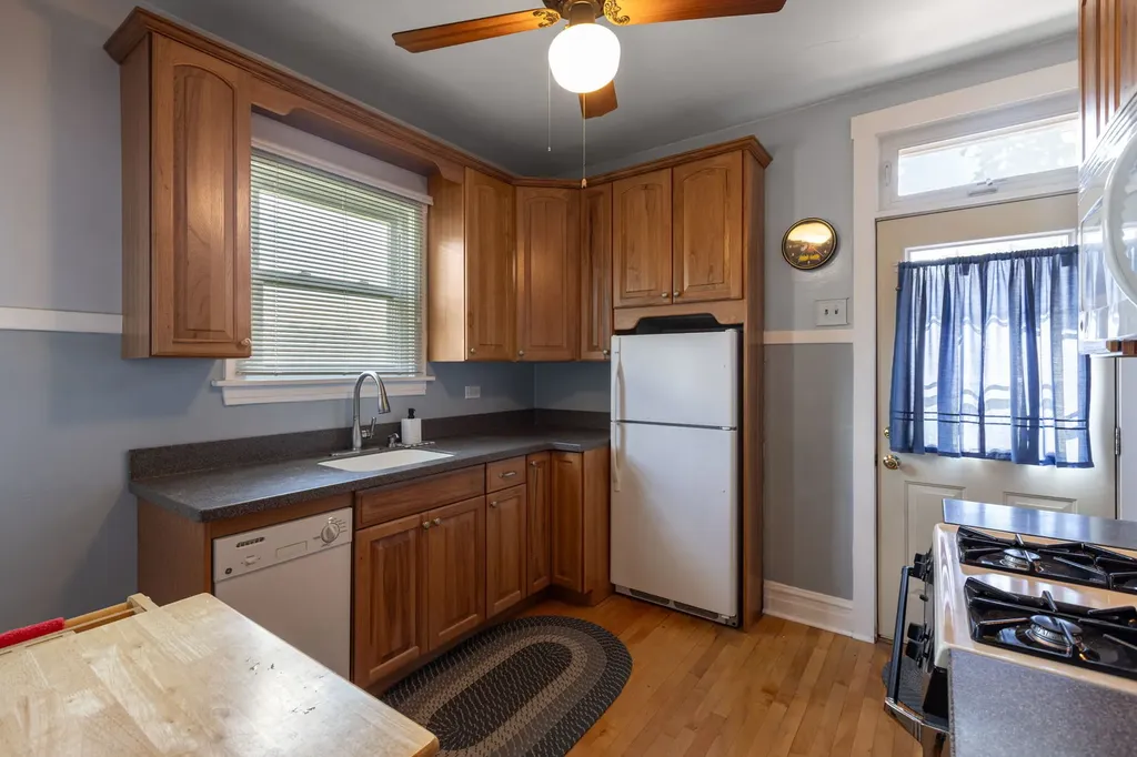 4030 Vernon Avenue Brookfield IL 60513