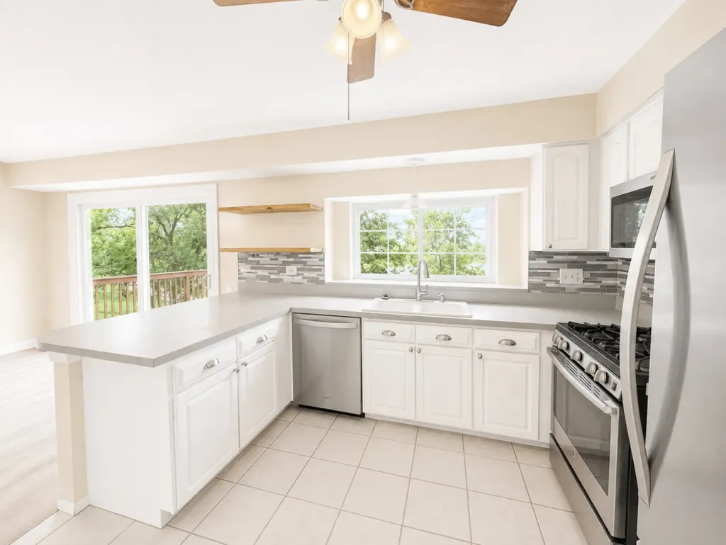 130 Park Ridge Court Aurora IL 60504