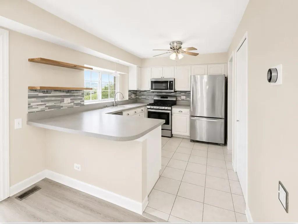 130 Park Ridge Court Aurora IL 60504