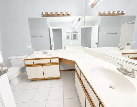 130 Park Ridge Court Aurora IL 60504
