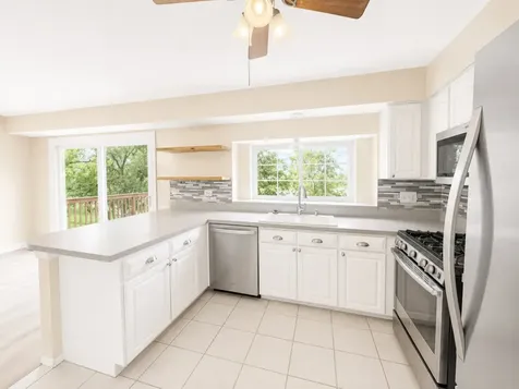 130 Park Ridge Court Aurora IL 60504