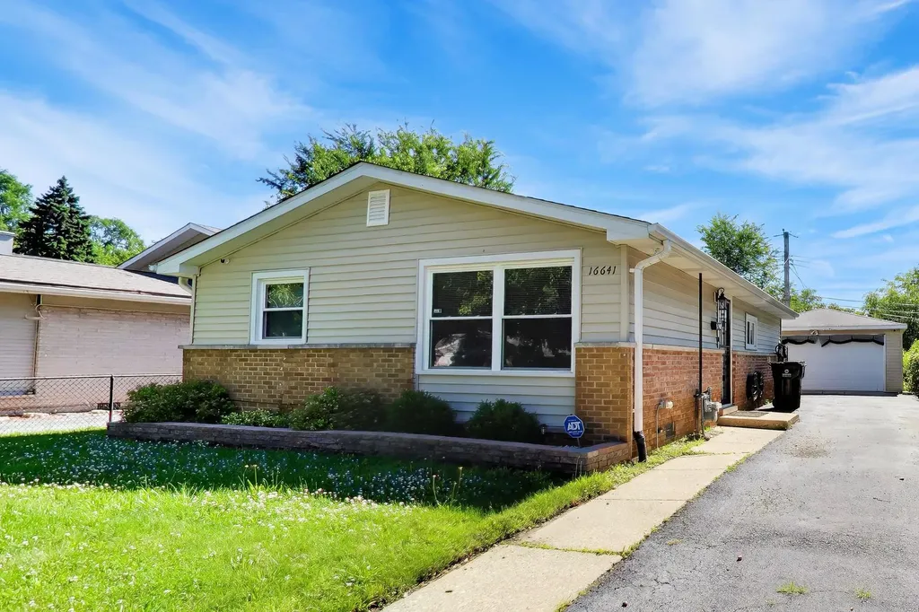 16641 Paulina Street Markham IL 60428