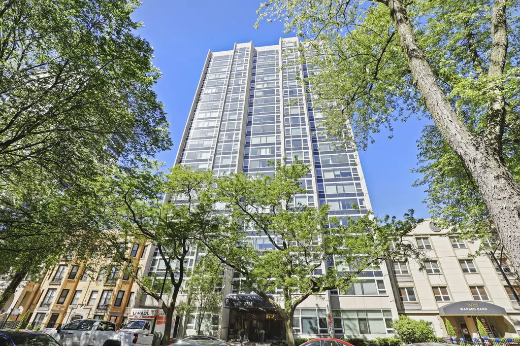 2728 North Hampden Court Chicago IL 60614