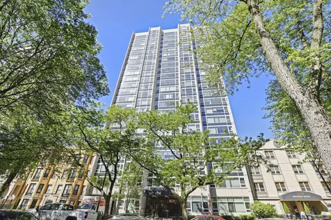 2728 North Hampden Court Chicago IL 60614