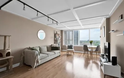 2728 North Hampden Court Chicago IL 60614