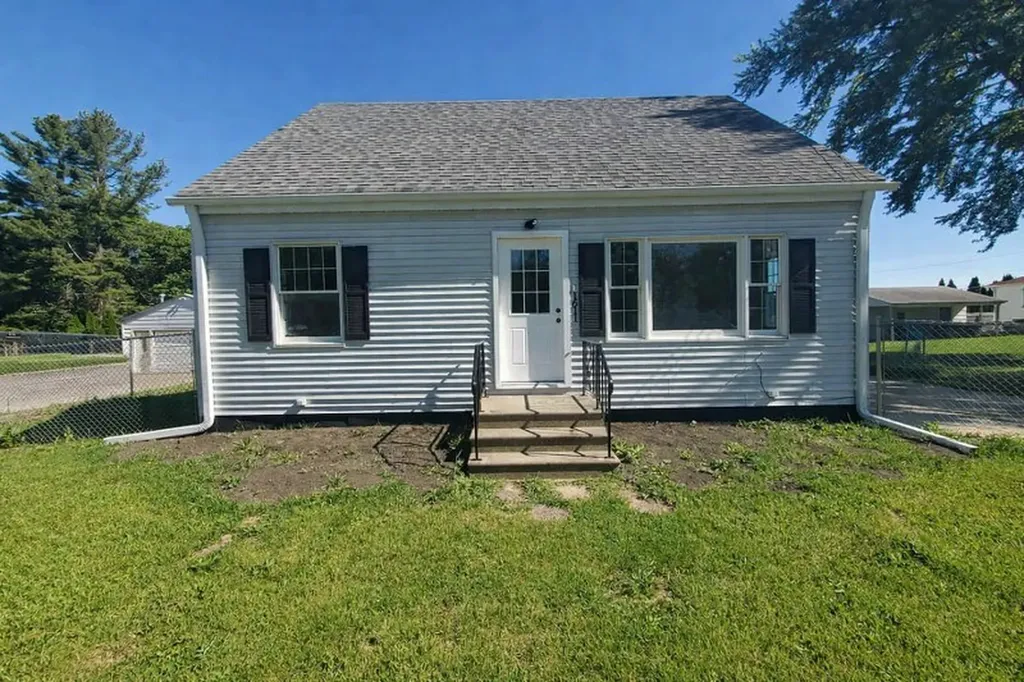 1611 36TH Avenue East Moline IL 61244