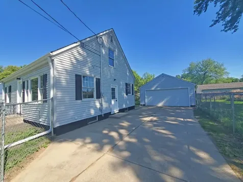 1611 36TH Avenue East Moline IL 61244