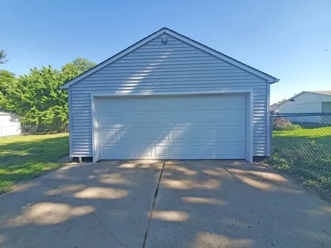 1611 36TH Avenue East Moline IL 61244