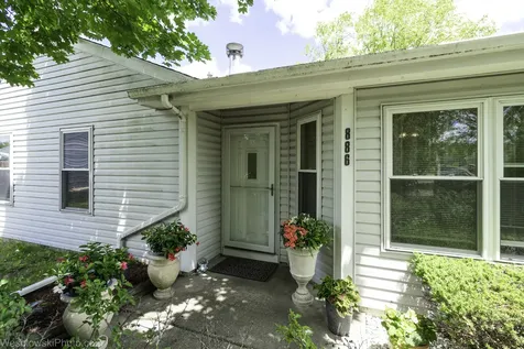 886 Quincy Court Island Lake IL 60042