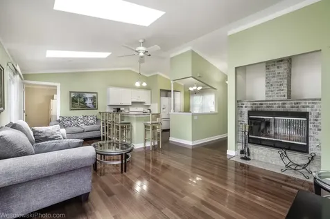 886 Quincy Court Island Lake IL 60042