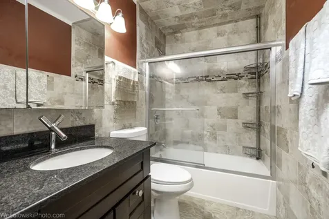 886 Quincy Court Island Lake IL 60042