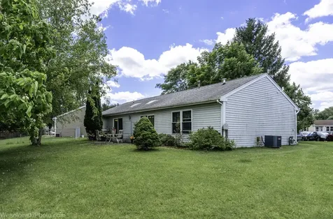 886 Quincy Court Island Lake IL 60042