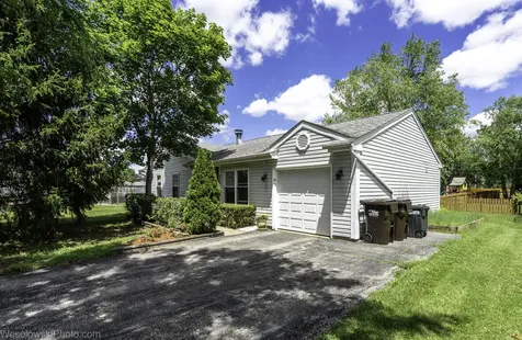 886 Quincy Court Island Lake IL 60042
