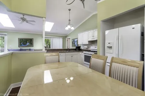 886 Quincy Court Island Lake IL 60042