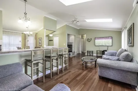 886 Quincy Court Island Lake IL 60042