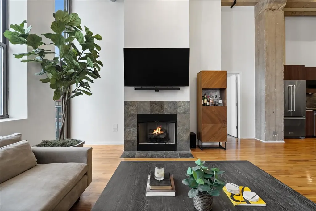758 North Larrabee Street Chicago IL 60654