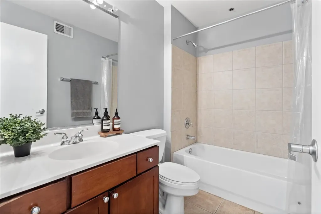 758 North Larrabee Street Chicago IL 60654