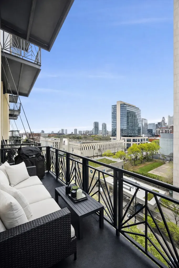 758 North Larrabee Street Chicago IL 60654