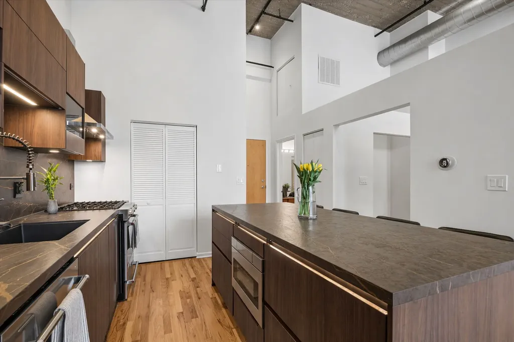758 North Larrabee Street Chicago IL 60654