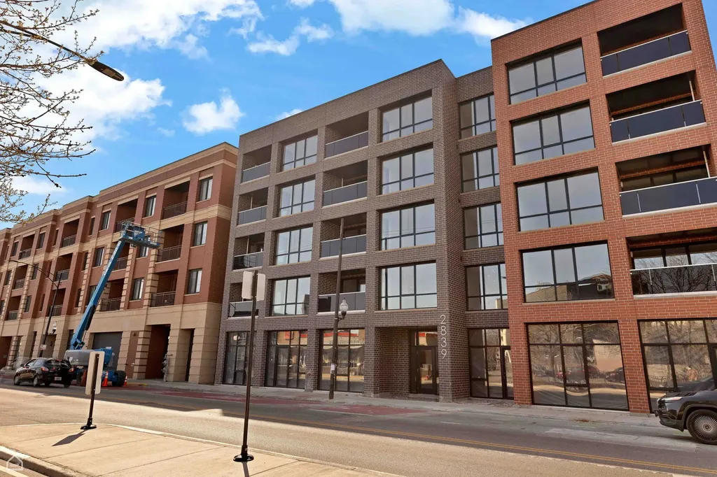2839 West Belmont Avenue Chicago IL 60618