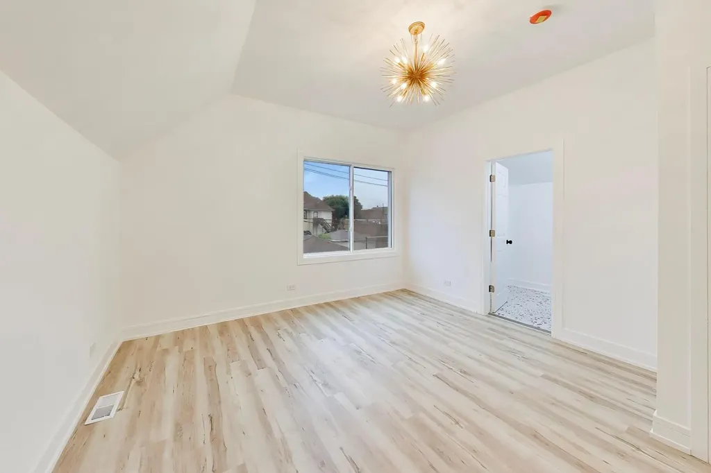 544 North Leamington Avenue Chicago IL 60644