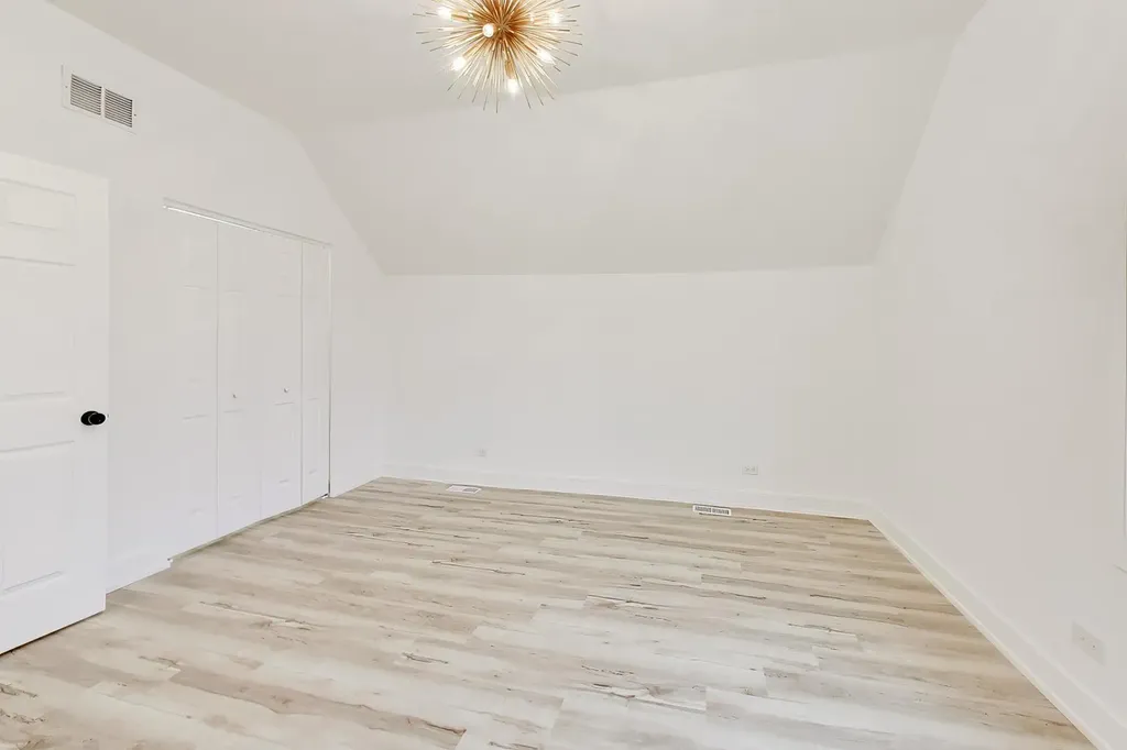 544 North Leamington Avenue Chicago IL 60644