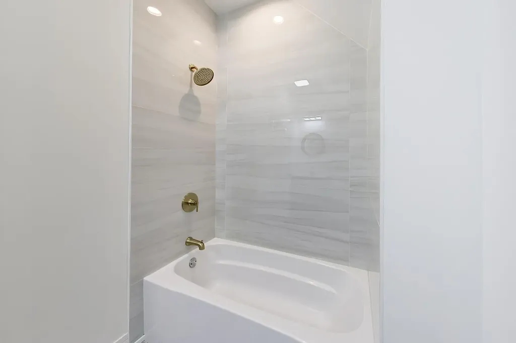 544 North Leamington Avenue Chicago IL 60644