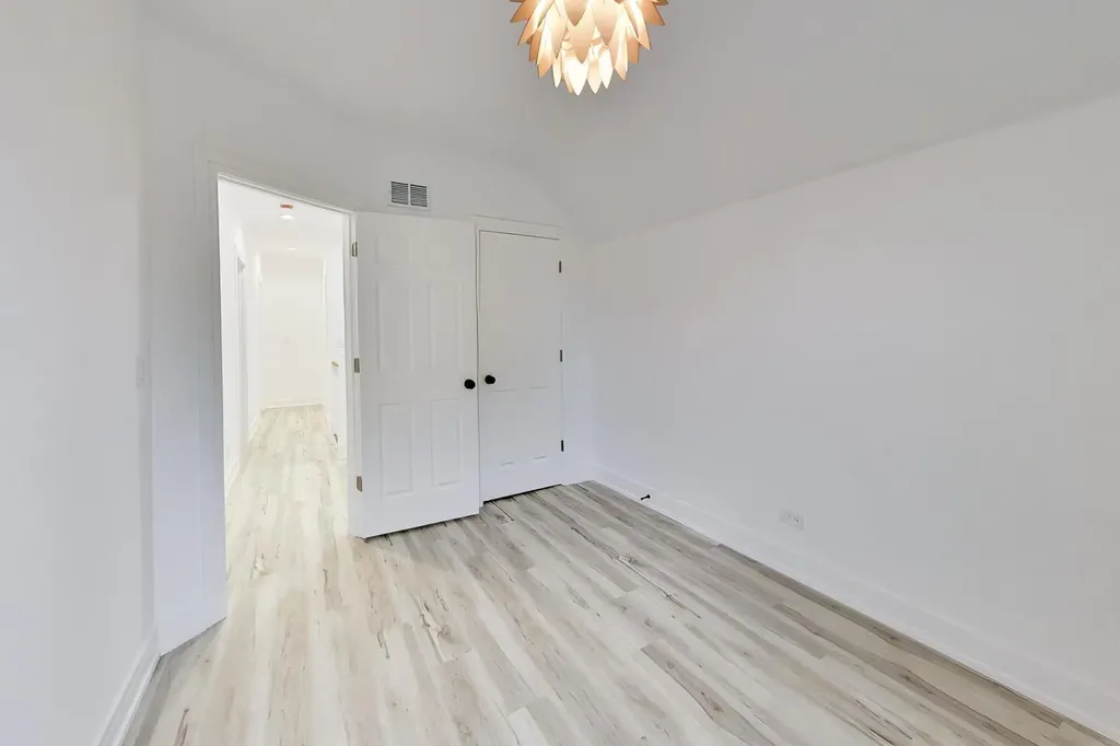 544 North Leamington Avenue Chicago IL 60644
