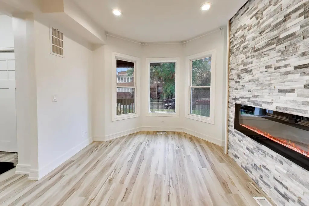 544 North Leamington Avenue Chicago IL 60644