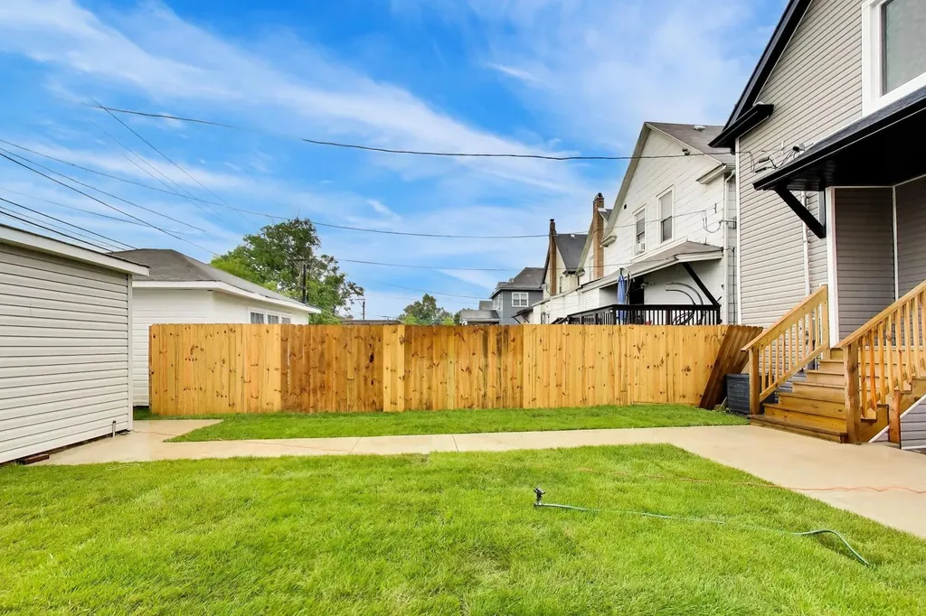 544 North Leamington Avenue Chicago IL 60644