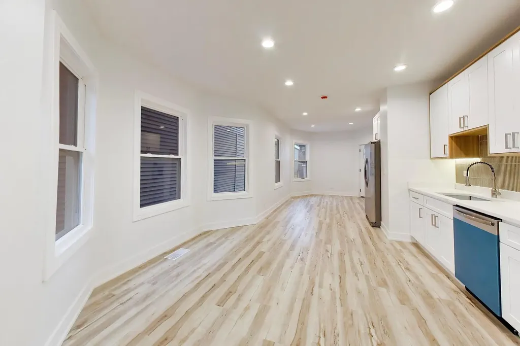 544 North Leamington Avenue Chicago IL 60644