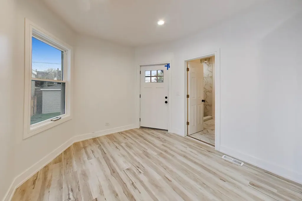 544 North Leamington Avenue Chicago IL 60644