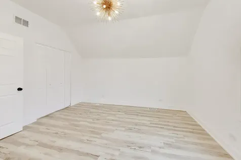 544 North Leamington Avenue Chicago IL 60644