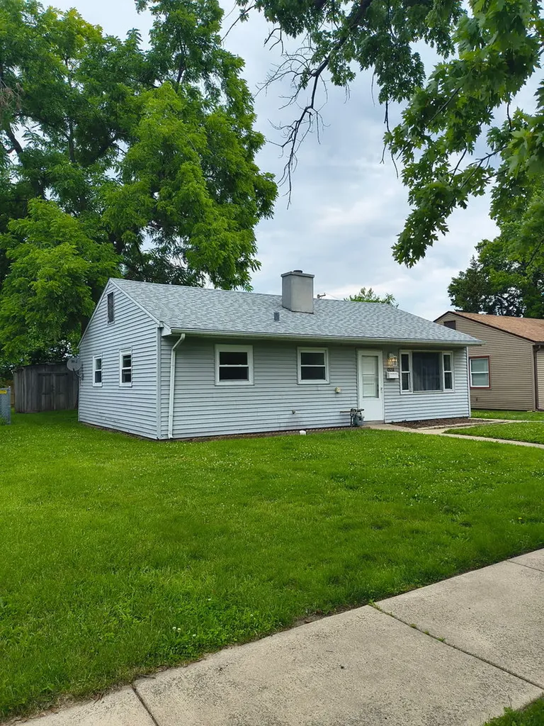2414 Crescent Drive Hazel Crest IL 60429