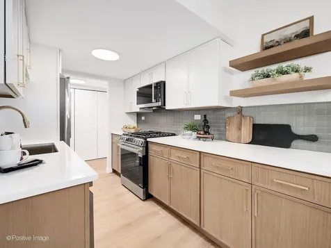 8025 Woodglen Lane Downers Grove IL 60516