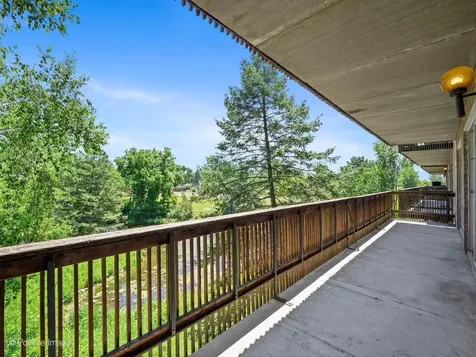 8025 Woodglen Lane Downers Grove IL 60516