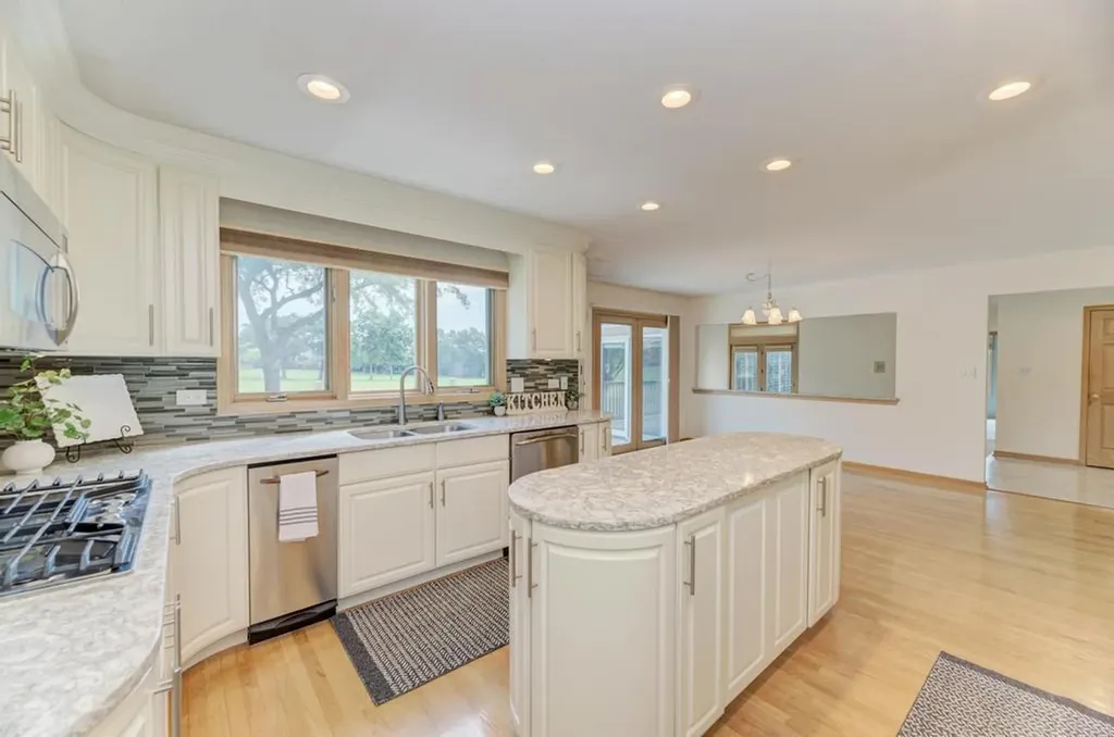 1500 Royal Oak Road Darien IL 60561