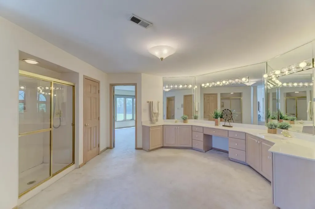 1500 Royal Oak Road Darien IL 60561
